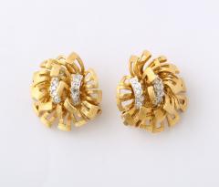 Vintage 18K Gold Diamond Cluster Floral Earrings - 3246857