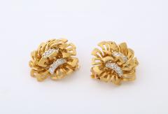 Vintage 18K Gold Diamond Cluster Floral Earrings - 3246858