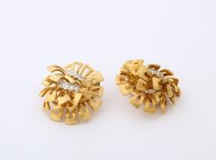 Vintage 18K Gold Diamond Cluster Floral Earrings - 3246859