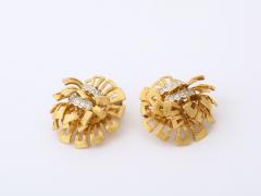 Vintage 18K Gold Diamond Cluster Floral Earrings - 3246860