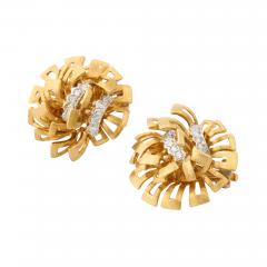 Vintage 18K Gold Diamond Cluster Floral Earrings - 3251311