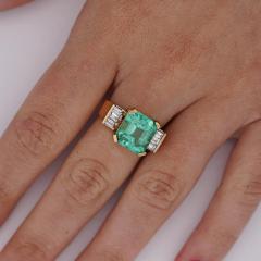 Vintage 5 06 Carat Emerald and Baguette Diamond in 18K Gold Ring - 3991486