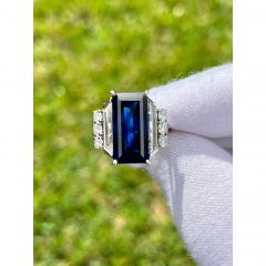 Vintage 8 56 carat Vivid Blue Sapphire and Trapezoid Diamond Ring in Platinum - 3499983