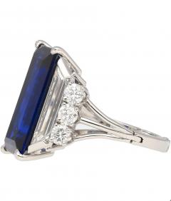 Vintage 8 56 carat Vivid Blue Sapphire and Trapezoid Diamond Ring in Platinum - 3500007