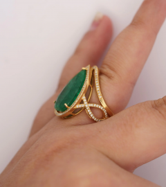 Vintage 9 Carat Pear Cut Zambian Emerald Diamond Halo Ring Jacket in 18K Gold - 3641840