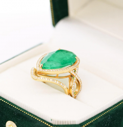 Vintage 9 Carat Pear Cut Zambian Emerald Diamond Halo Ring Jacket in 18K Gold - 3641863