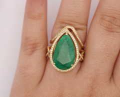 Vintage 9 Carat Pear Cut Zambian Emerald Diamond Halo Ring Jacket in 18K Gold - 3641885