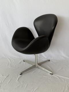 Vintage Arne Jacobsen Swan Chair  - 3887161