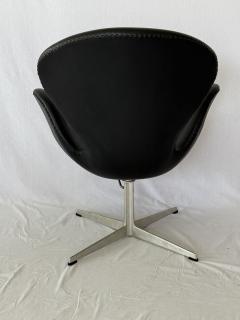 Vintage Arne Jacobsen Swan Chair  - 3887163