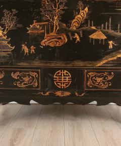 Vintage Chinese Gilt and Black Lacquered Wedding Cabinet circa 1960 - 3916034