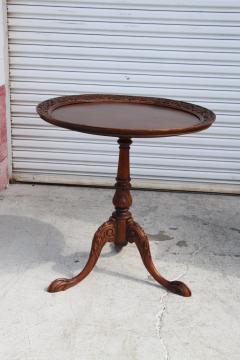 Vintage Mahogany Carved Pie Crust Accent Table - 3157494