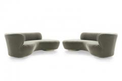 Vladimir Kagan Set of Opposing Serpentine Sofas in Grey Mohair by Vladimir Kagan - 1089713