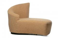 Vladimir Kagan Vladimir Kagan Bilbao Swiveling Chaise Lounge in Luxurious Latte Boucl  - 3464935