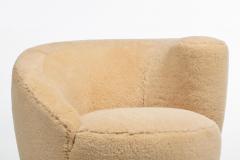 Vladimir Kagan Vladimir Kagan Nautilus Swivel Chairs Ottoman in Butterscotch Shearling - 4333663