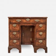 Walnut kneehole desk c 1725 - 2487200