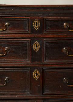 Well patinated Geometric Oak Chest of Drawers - 660248