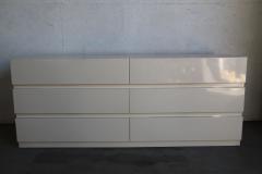 White Lacquered 6 draw dresser attributed to Milo Baughman - 2836604