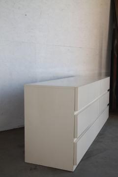 White Lacquered 6 draw dresser attributed to Milo Baughman - 2836606