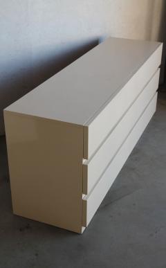 White Lacquered 6 draw dresser attributed to Milo Baughman - 2836608