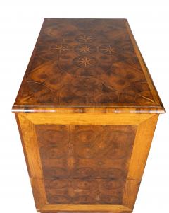 William And Mary Oyster Veneer Chest Of Drawers - 4253840