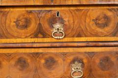 William And Mary Oyster Veneer Chest Of Drawers - 4253849
