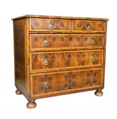 William And Mary Oyster Veneer Chest Of Drawers - 4253867