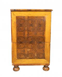 William And Mary Oyster Veneer Chest Of Drawers - 4253869