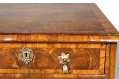 William And Mary Oyster Veneer Chest Of Drawers - 4723384