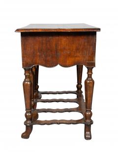 William And Mary Walnut Side Table - 4292636
