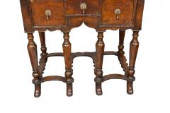 William And Mary Walnut Side Table - 4292708