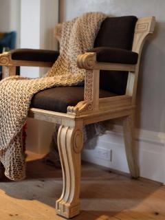 William Kent PAIR OF ENGLISH 1920S BLEACHED WALNUT ARMCHAIRS - 3124282