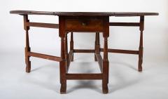 William Mary Period Walnut Gate Leg Table - 3676706