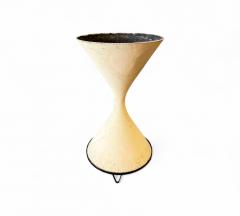 Willy Guhl Hour Glass shaped Planter in Fiber Cement with Iron Base Willy Guhl - 4416798