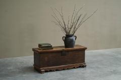 Wonderful Early 18th Century Chest in Oak and Wrought Iron - 4582126