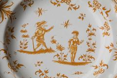 YELLOW AND WHITE FAIENCE DE MOUSTIERS SERVING PLATE WITH SHAPED RIM - 4513620