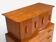 Young Manufacturing Highboy Dreser Walnut USA 1960s - 4601943
