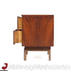 Young Manufacturing Mid Century Walnut and Burlwood Nightstands Pair - 3689280