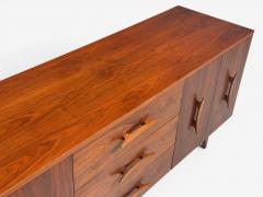 Young Manufacturing Standard Dreser Walnut USA 1960s - 4621973