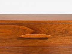Young Manufacturing Standard Dreser Walnut USA 1960s - 4621974