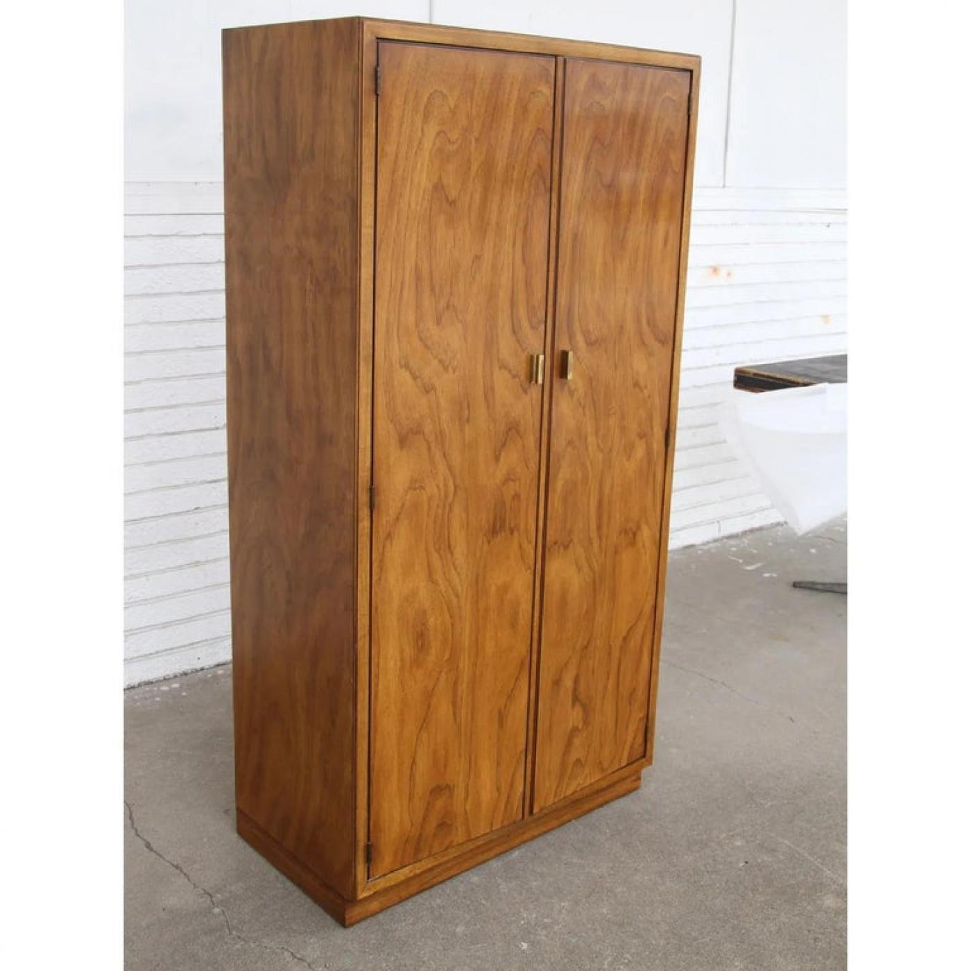 Drexel (Drexel Heritage Furniture) Drexel Heritage Consensus Pecan Illuminated Bar