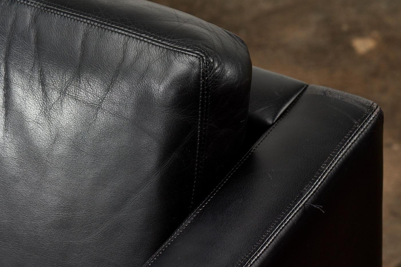 Knoll Pair Knoll Pfister Black Leather Lounge Chairs, 1980