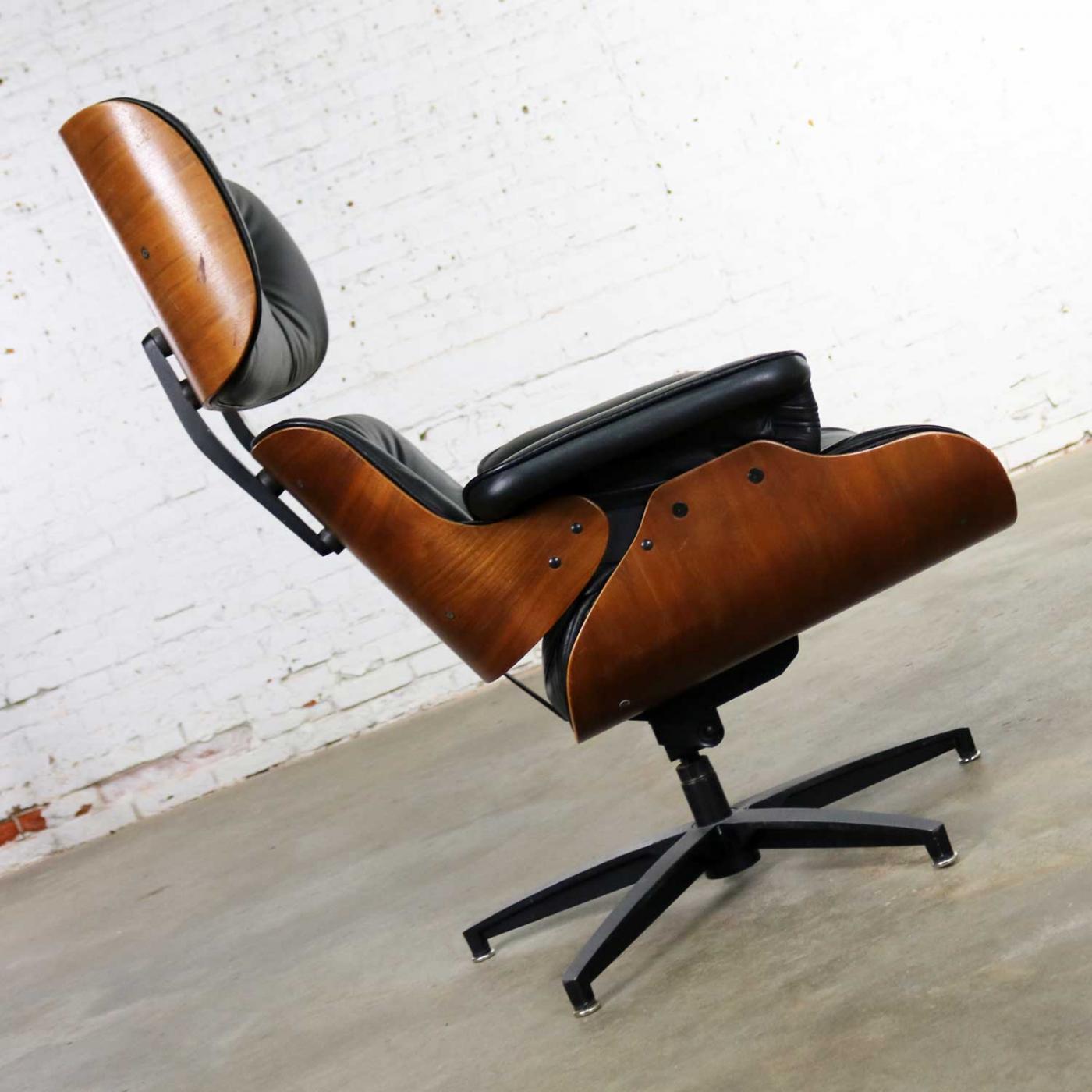 Selig Furniture Co. - MCM selig black vinyl and walnut lounge chair