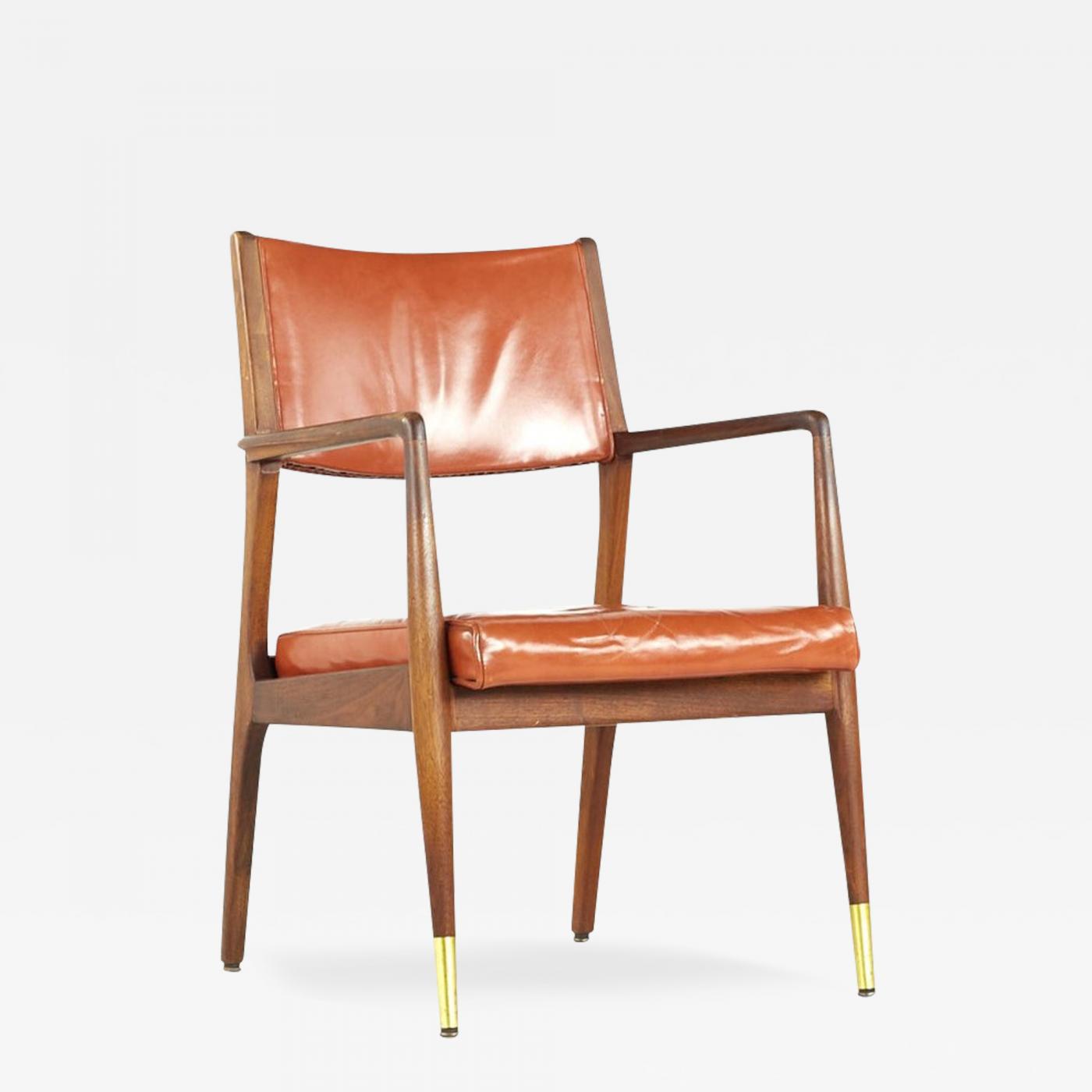 https://cdn.incollect.com/sites/default/files/zoom/-Stow-Davis-Furniture-Co-Stow-Davis-Mid-Century-Walnut-and-Brass-Lounge-Chair-647606-3132542.jpg