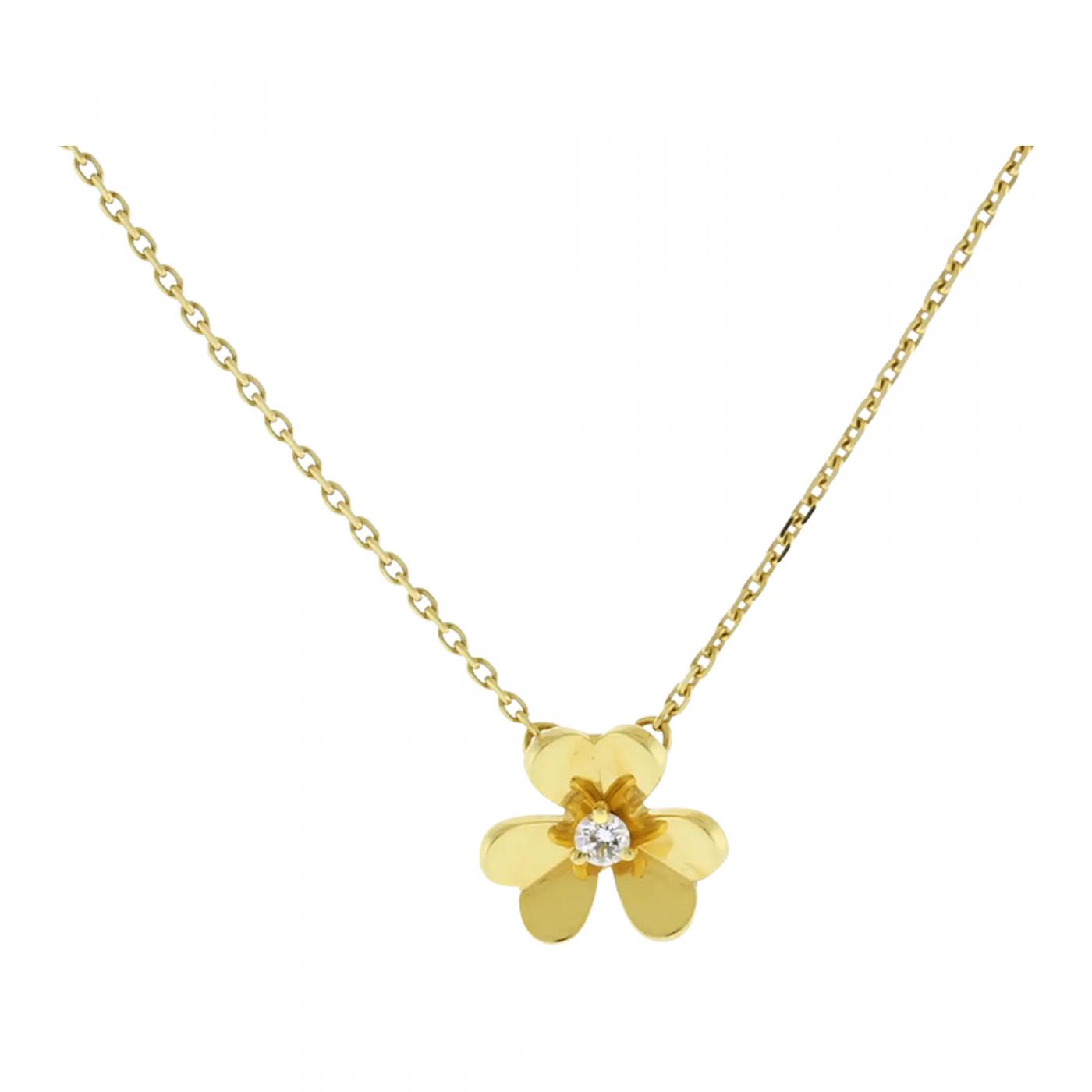 Van Cleef & Arpels Sweet Alhambra Heart Mini #Pendant 18K Gold 4.7  Grams #jewelry | Necklace, Diamond pendant necklace, Delicate necklace