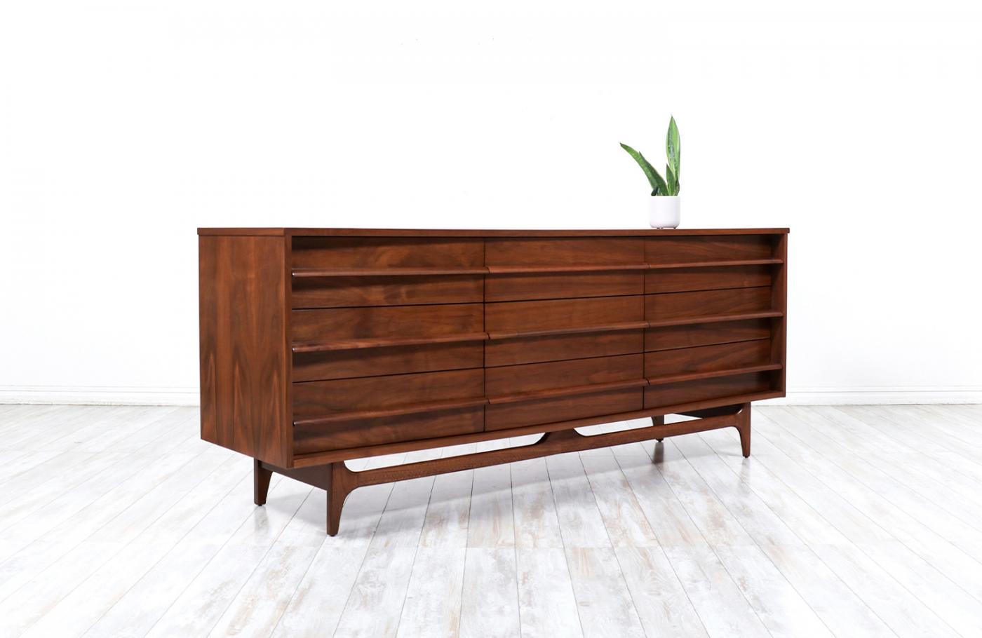 Young Manufacturing Company MidCentury Modern CurvedFront Dresser