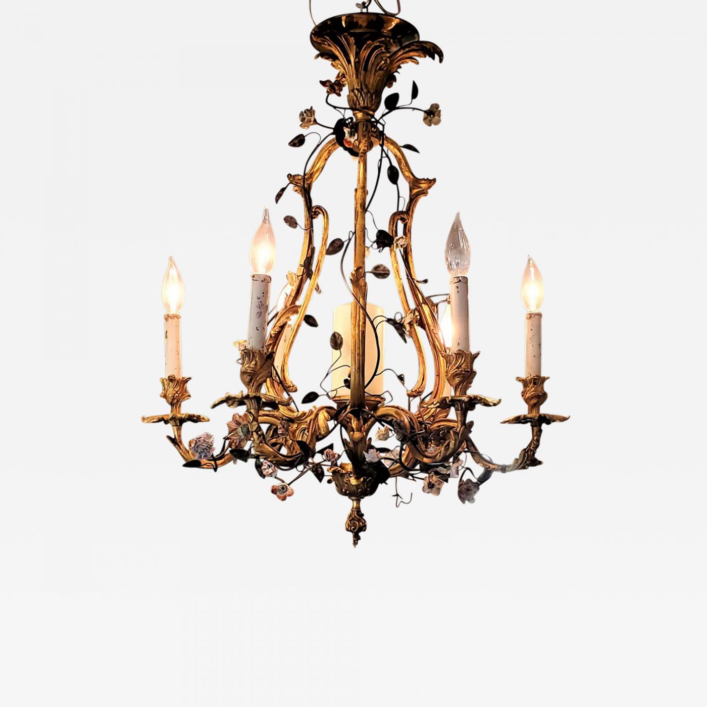 https://cdn.incollect.com/sites/default/files/zoom/19th-Century-French-Gilt-Bronze-Chandelier-with-Porcelain-Flowers-417252-1703279.jpg