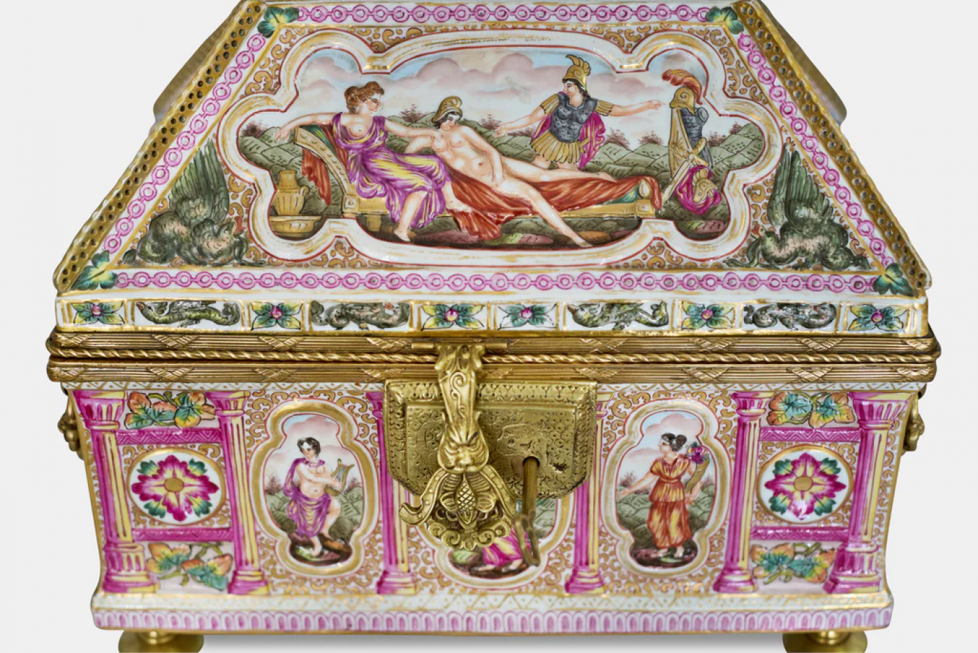 Capo Collect A LARGE ANTIQUE ITALIAN CAPODIMONTE HINGED BOX, CIRCA 1900