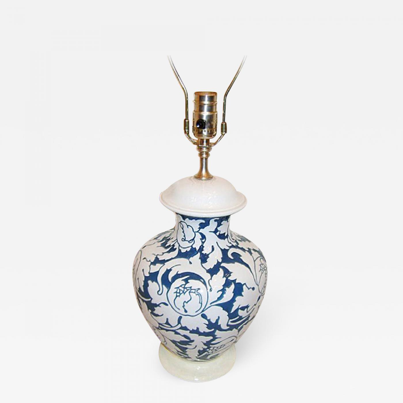 A Single Blue And White Porcelain Table Lamp