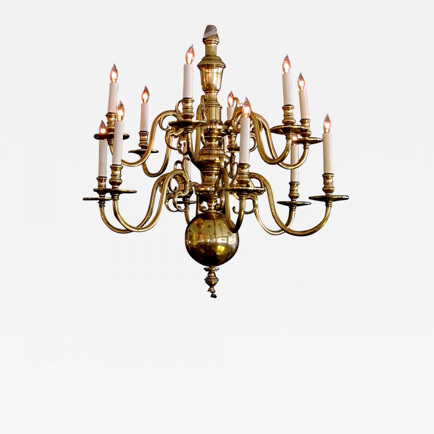 værdighed binær Martyr A good quality Dutch colonial style brass 12-light chandelier