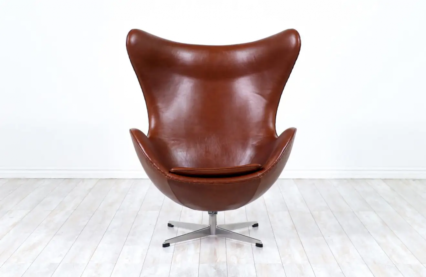 Arne Jacobsen Vintage Arne Jacobsen Cognac Leather "Egg" Chair for